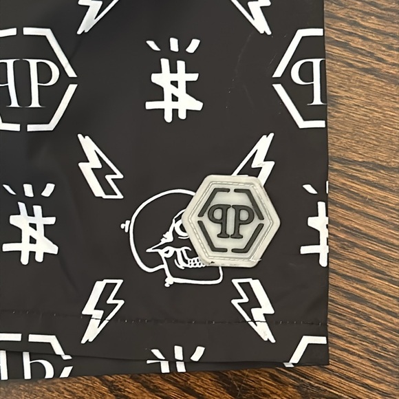 PHILIPP PLEIN JUNIOR Boys' Patterned Swim Shorts Size: 10-11 - Picture 7 of 9